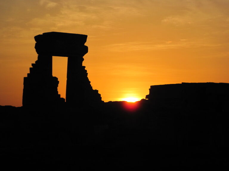 Sito archeologico al tramonto